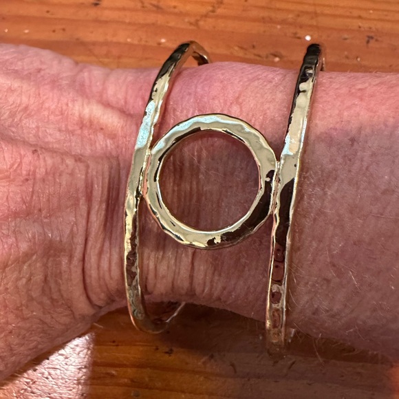 Talbots Hammered Gold cuff - Picture 2 of 5